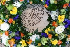 rundgesteckten Blumenkranz